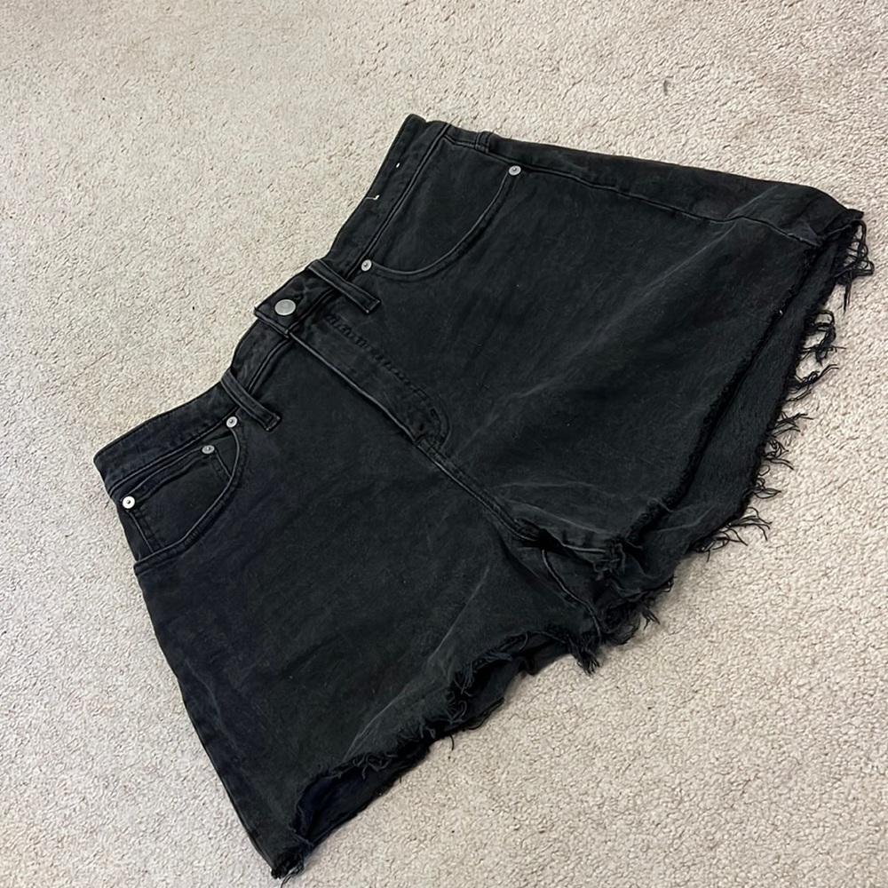 Madewell curvy high-rise black denim shorts - size 31